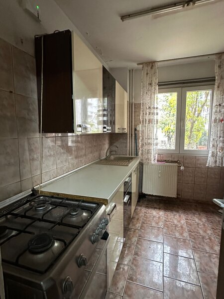 Liviu Rebreanu, apartament 4 camere, 2 gr. sanitare.