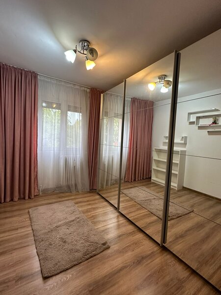 Liviu Rebreanu, apartament 4 camere, 2 gr. sanitare.